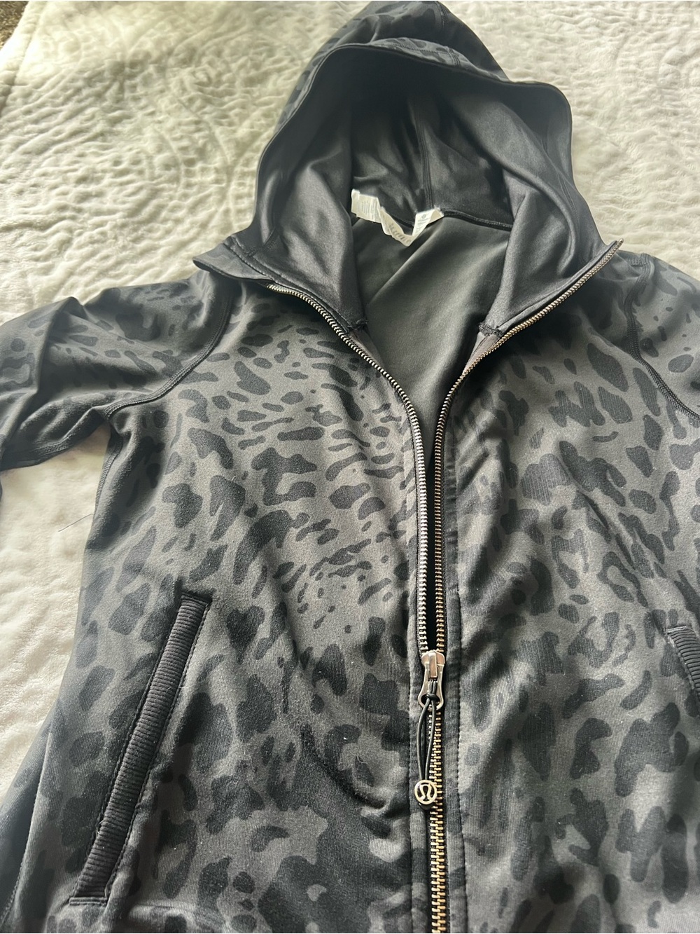Lululemon Women’s Namasker Hooded Jacket Animal Swirl Deep Coal Black | Size 2 - Picture 8 of 14
